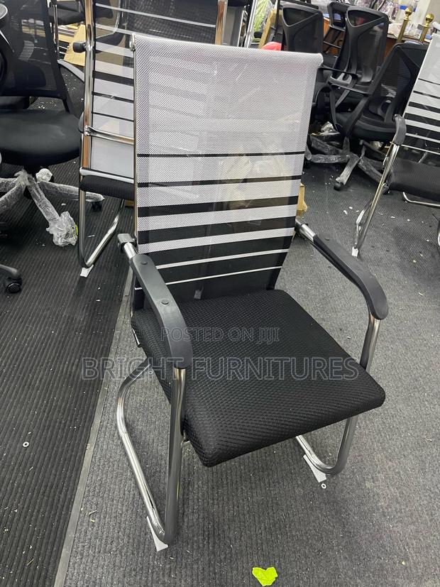 Quality Strong Office/Conference Chair · Photo 4