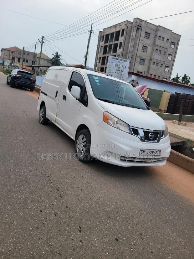Nissan NV200 2015 White photo 2