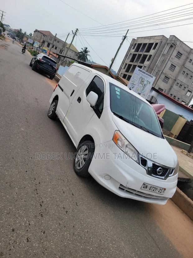 Nissan NV200 2015 White photo 3