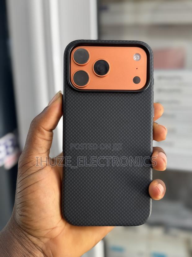 iPhone 17pro/17pro Max Carbon Fiber Protective Covers photo 2