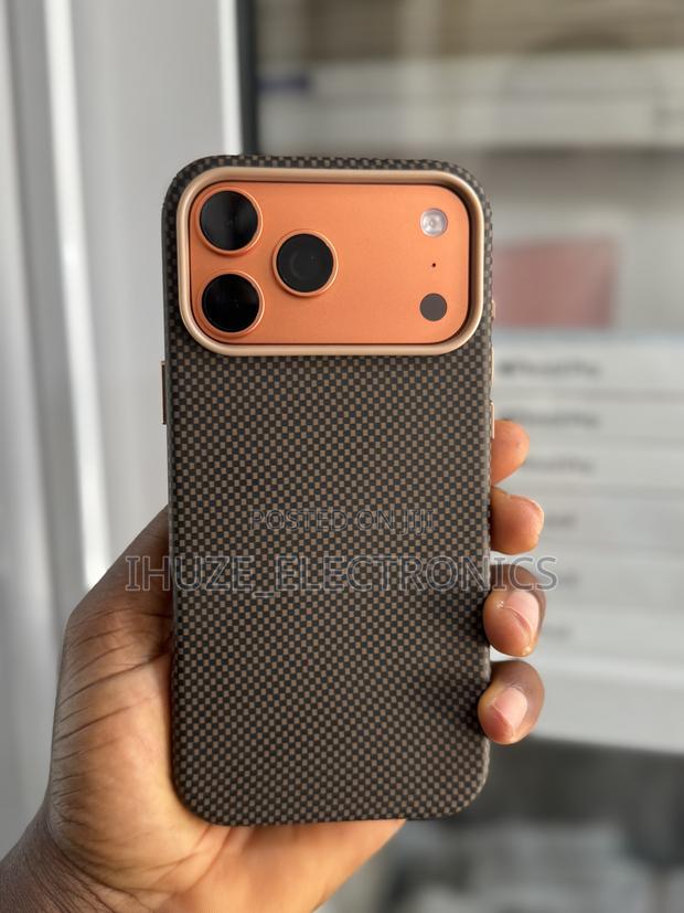 iPhone 17pro/17pro Max Carbon Fiber Protective Covers photo 4