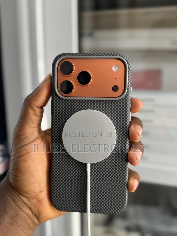 iPhone 17pro/17pro Max Carbon Fiber Protective Covers photo 5