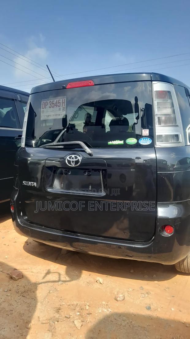 Toyota Sienta 2013 Black