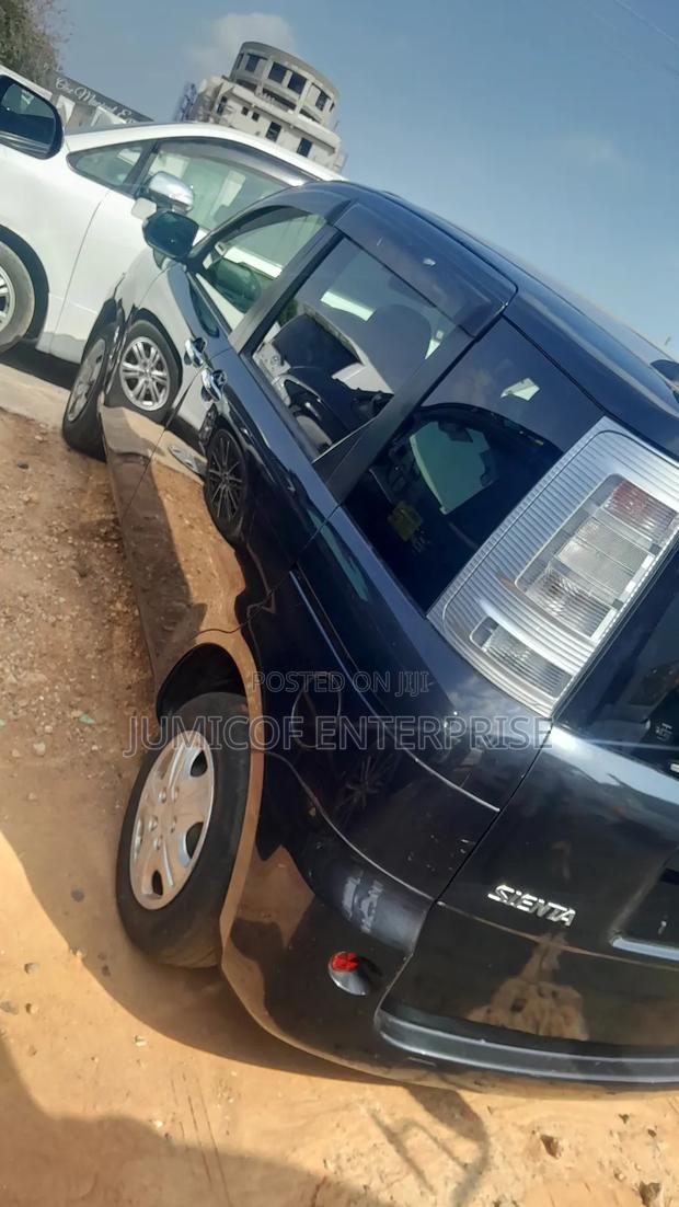 Toyota Sienta 2013 Black