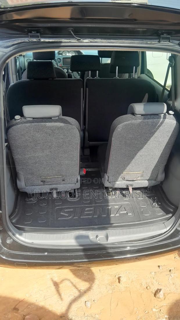 Toyota Sienta 2013 Black