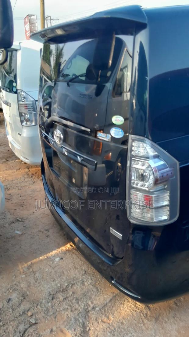 Toyota Voxy 2011 Black