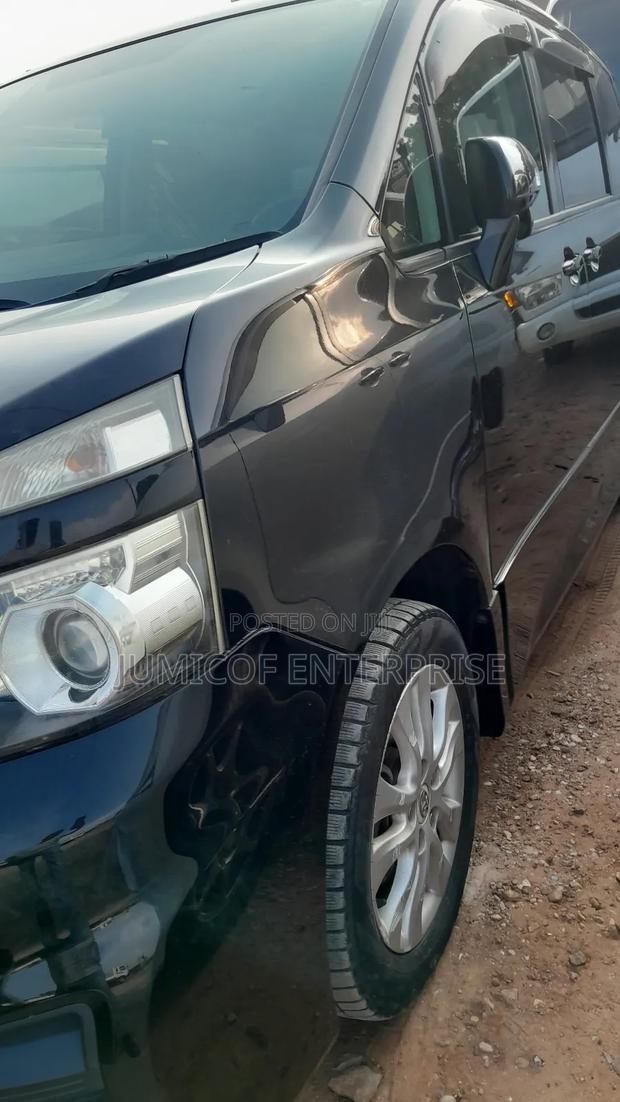Toyota Voxy 2011 Black