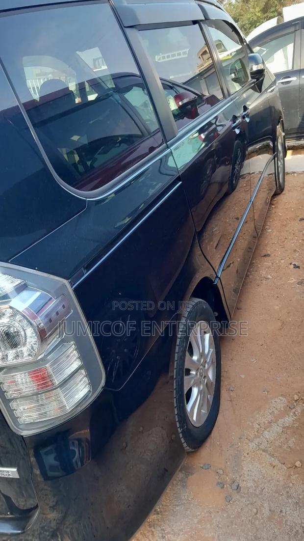 Toyota Voxy 2011 Black