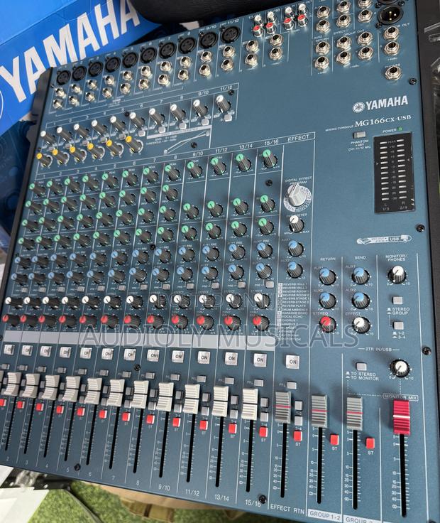 Mixer Console 16 - Channel Yamaha Mg Raw Mixer
