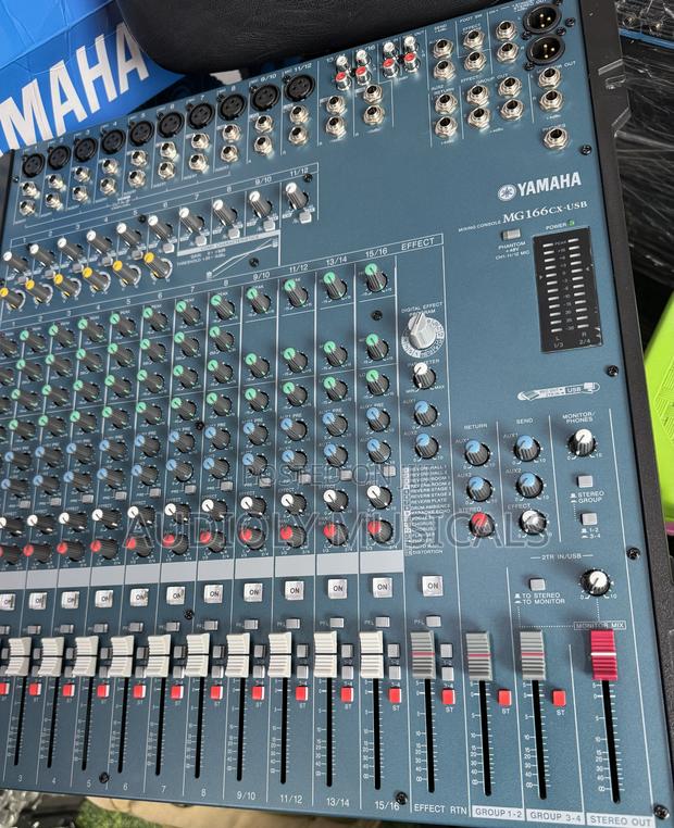 Mixer Console 16 - Channel Yamaha Mg Raw Mixer photo 2