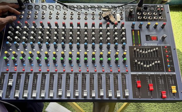 Straight 16-Channel Mg Mixer Console photo 3