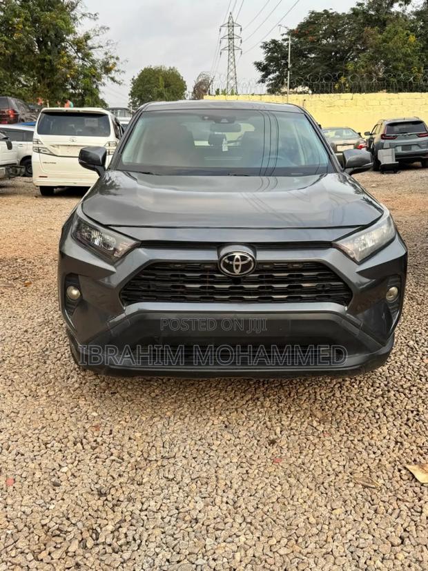 Toyota RAV4 LE FWD 2020 Gray
