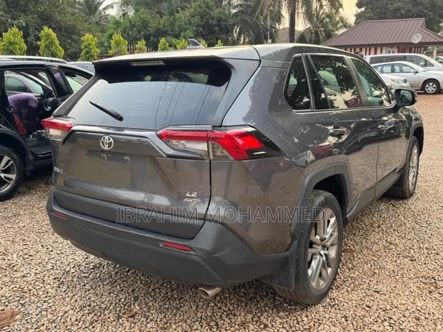 Toyota RAV4 LE FWD 2020 Gray
