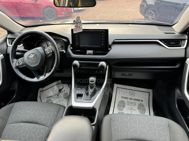 Toyota RAV4 LE FWD 2020 Gray