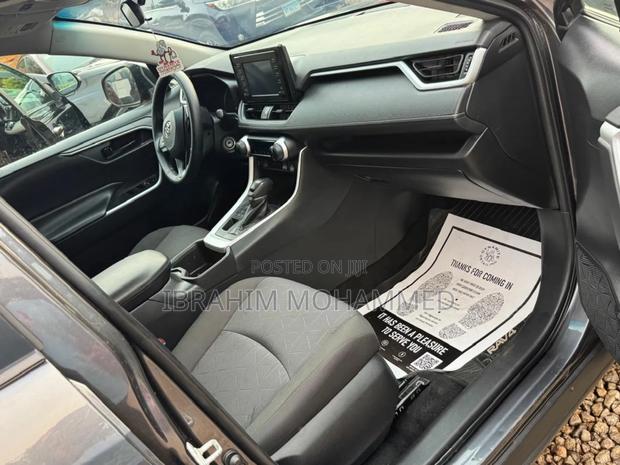 Toyota RAV4 LE FWD 2020 Gray