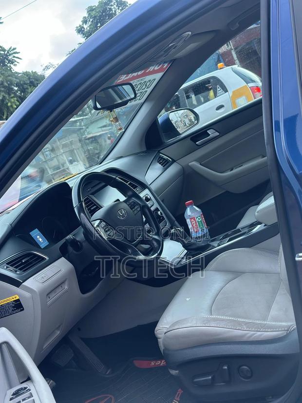 Hyundai Sonata Sport 2.0T Sedan FWD (2.0L 4cyl 6A) 2017 Blue photo 2