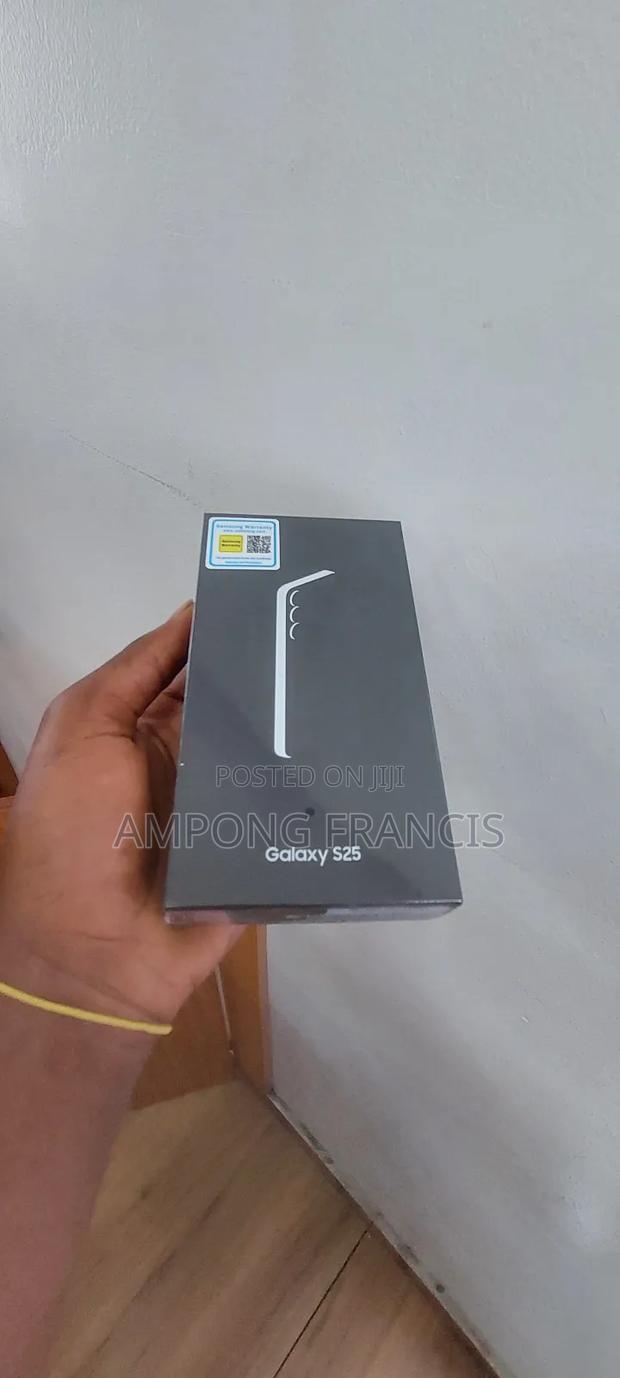 New Samsung Galaxy S25 128 GB Black · Photo 4