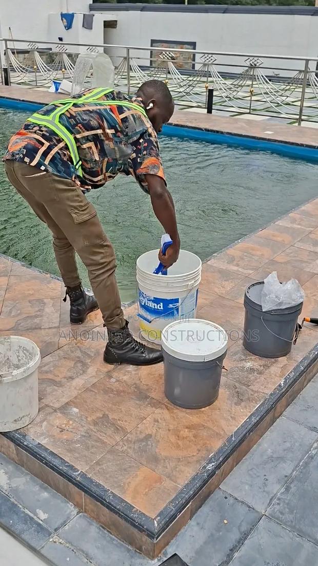 Pool Chemicals Expert, Cleaning/Vacuuming · Photo 2