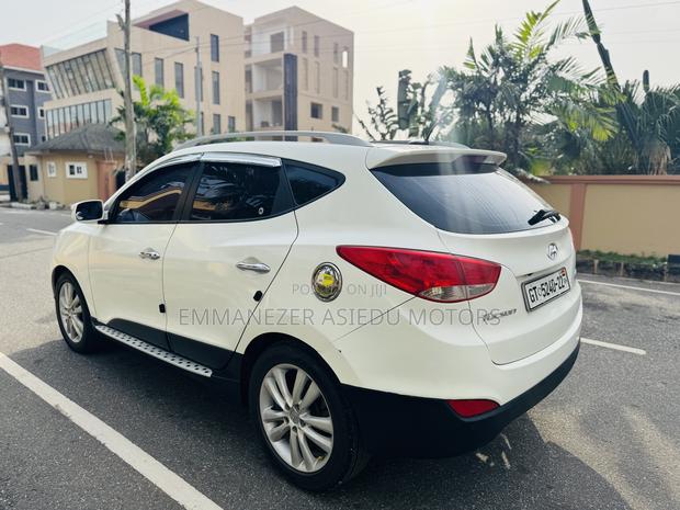 Hyundai Tucson GLS FWD 2011 White photo 5