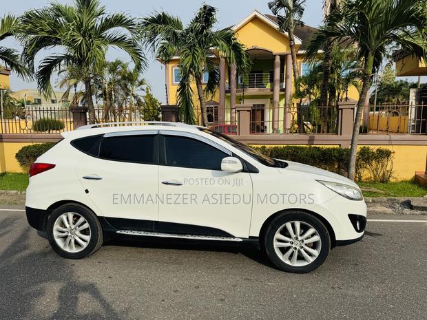 Hyundai Tucson GLS FWD 2011 White photo 3