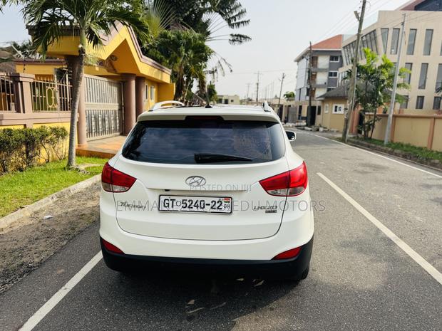 Hyundai Tucson GLS FWD 2011 White photo 6