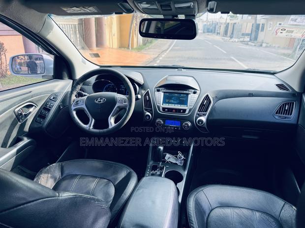 Hyundai Tucson GLS FWD 2011 White photo 11
