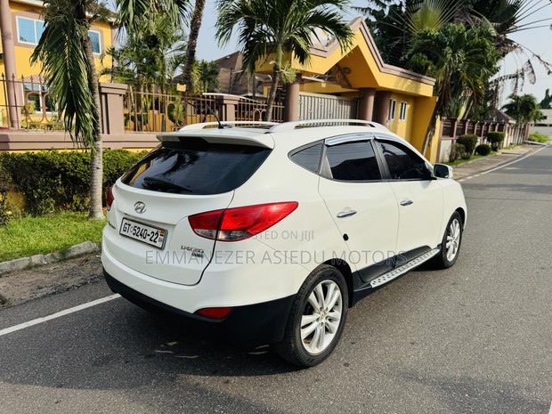 Hyundai Tucson GLS FWD 2011 White photo 4