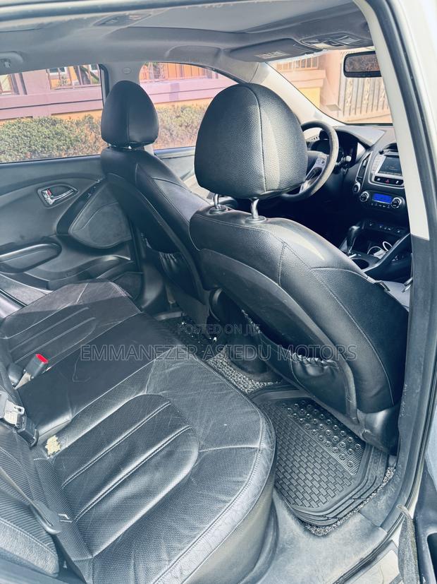Hyundai Tucson GLS FWD 2011 White photo 12