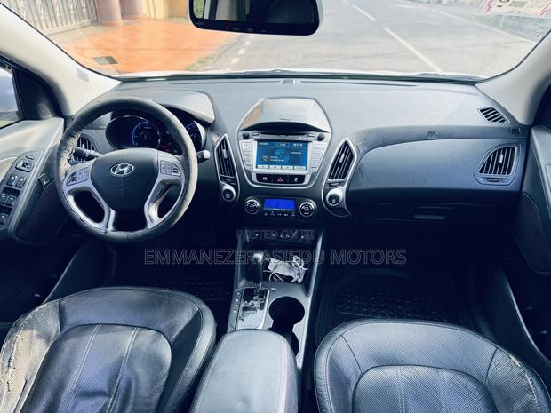 Hyundai Tucson GLS FWD 2011 White photo 14