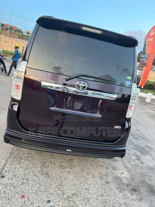 Toyota Voxy 2010 Black