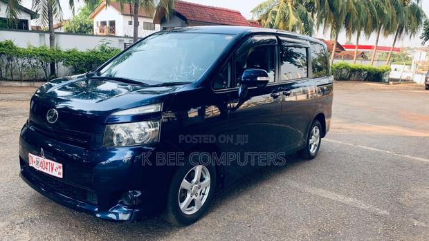 Toyota Voxy 2010 Black