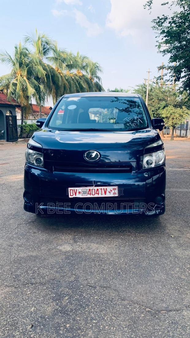 Toyota Voxy 2010 Black
