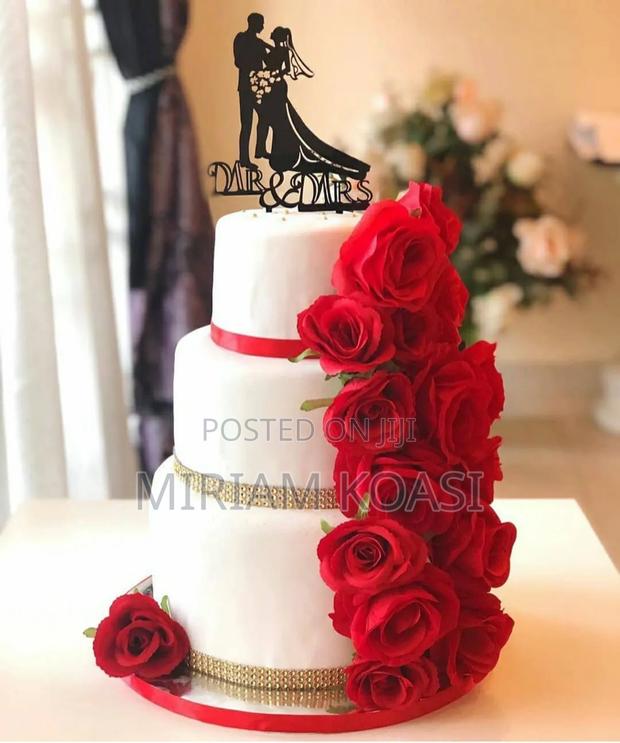Exclusive 3 Tiers Wedding Cake · Photo 2