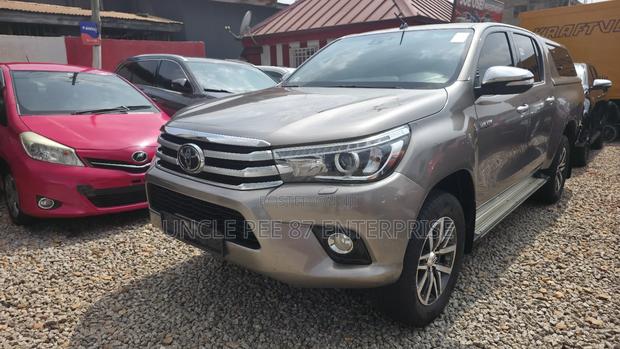 Toyota Hilux Revo Double Cab Deisel 2.4 RWD 2018 Gray photo 2