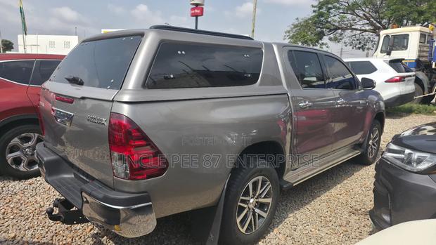 Toyota Hilux Revo Double Cab Deisel 2.4 RWD 2018 Gray photo 3