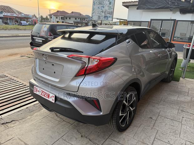Toyota C-HR 2018 Gray photo 15