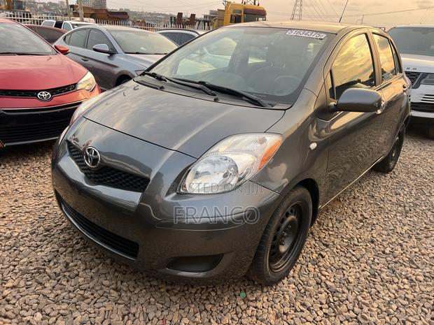 Toyota Yaris Base Hatchback 5dr 2010 Gray