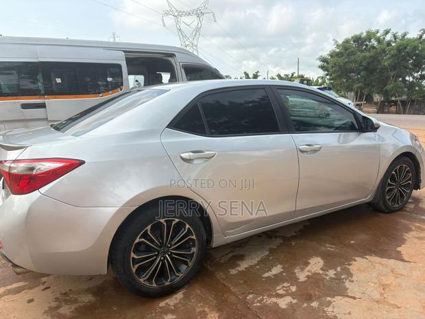 Toyota Corolla S 4dr Sedan (1.8L 4cyl CVT) 2015 Silver