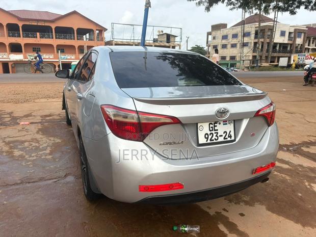 Toyota Corolla S 4dr Sedan (1.8L 4cyl CVT) 2015 Silver