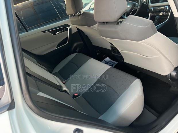Toyota RAV4 XLE 2022 White