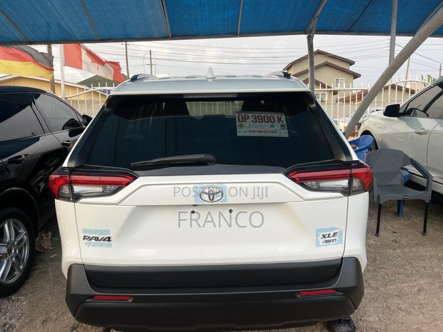 Toyota RAV4 XLE 2022 White
