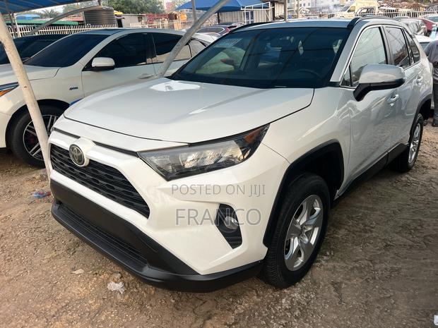 Toyota RAV4 XLE 2022 White