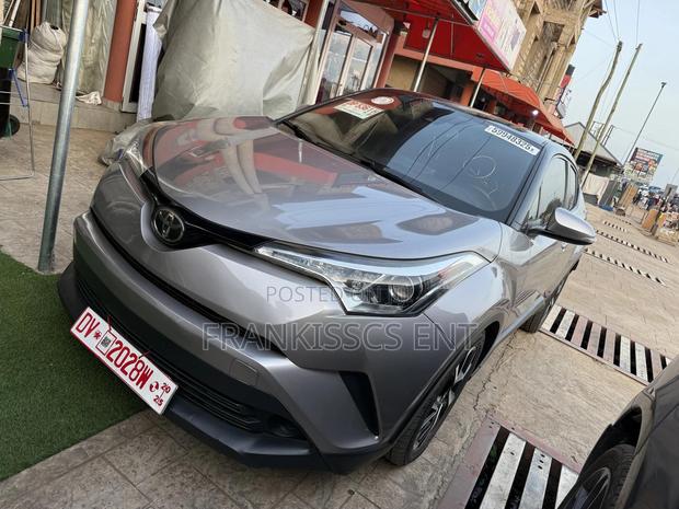 Toyota C-HR 2018 Gray photo 5