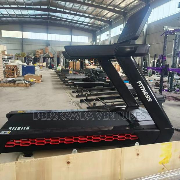 Heavy Duty Commercial Treadmill · Photo 4