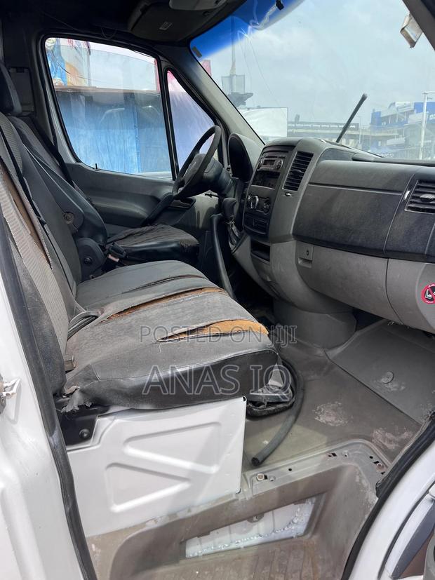 Dodge B2000 2009 White