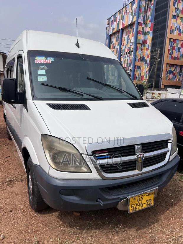 Dodge B2000 2009 White
