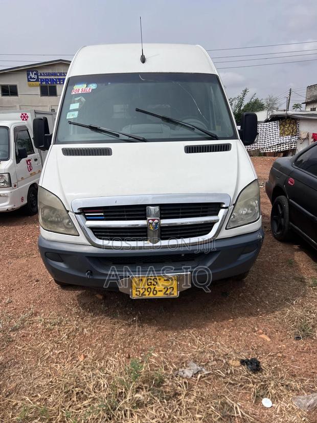 Dodge B2000 2009 White