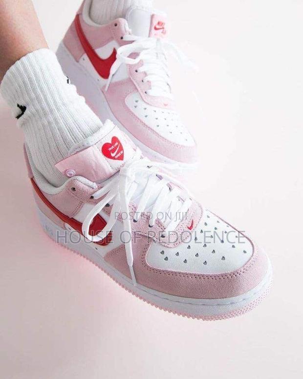 Airforce 1 Valentine Sneakers · Photo 4