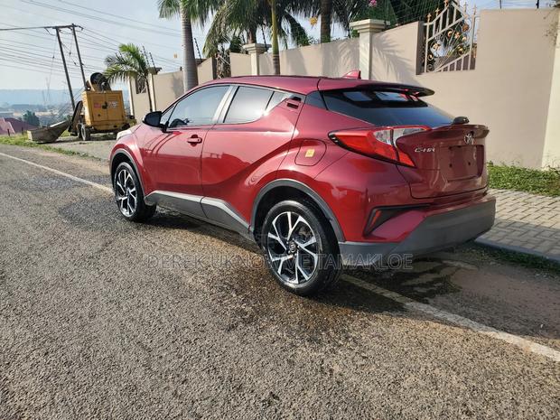 Toyota C-HR 2019 Red photo 4