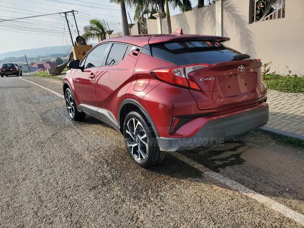 Toyota C-HR 2019 Red photo 9
